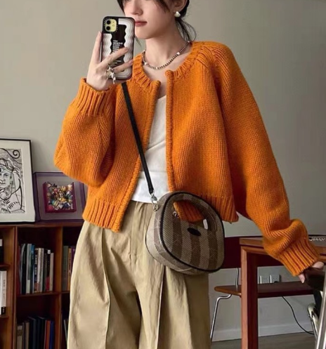 AMIRA - WARM AND VERSATILE CARDIGAN