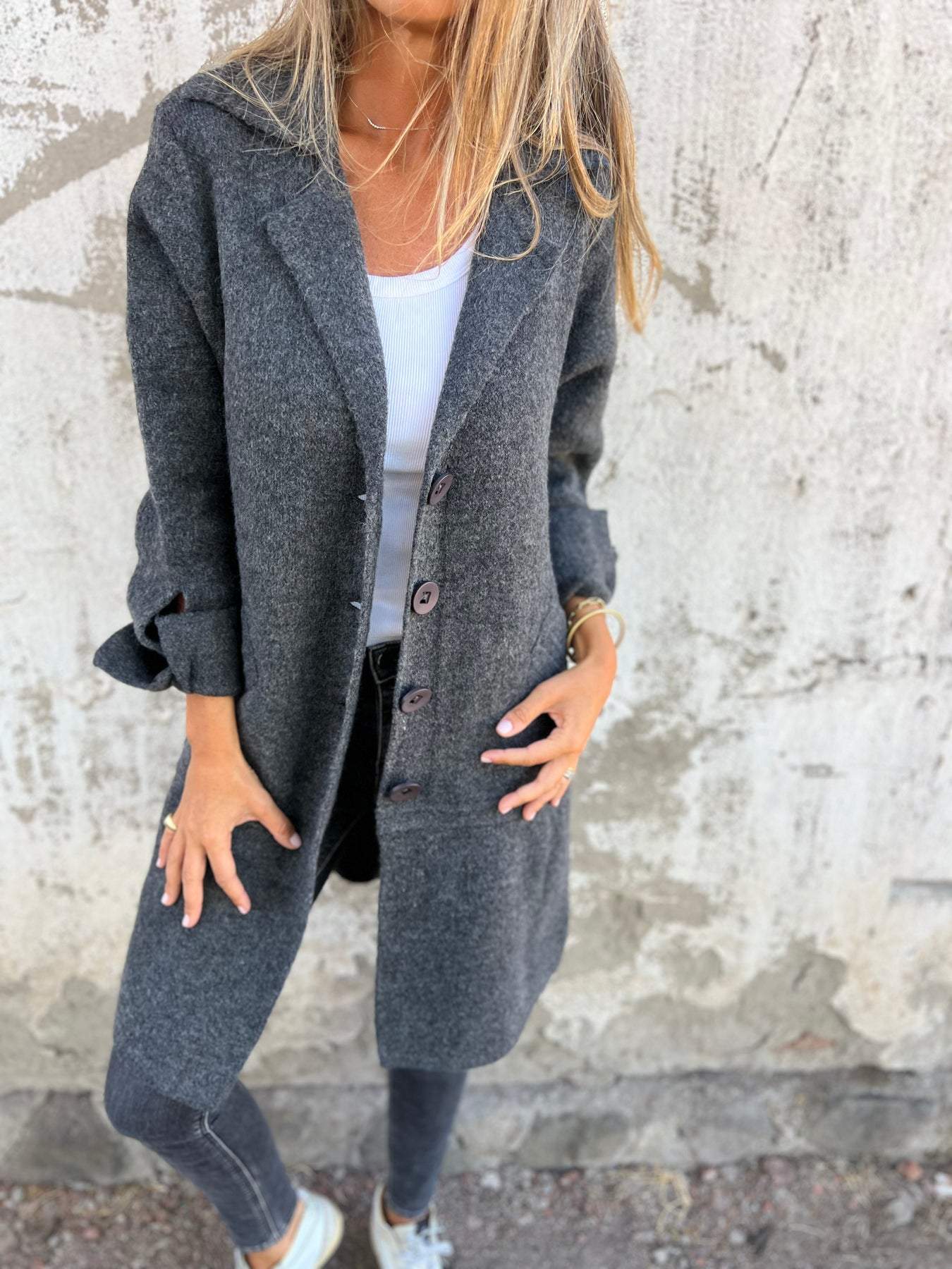 LONG CASUAL COAT WITH STYLISH LAPELS – ELEGANT WOMEN'S COAT FOR EVERY OCCASION